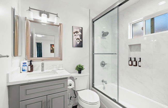 Comfy Retreat With Yard & Cozy Interiors - Foto 24