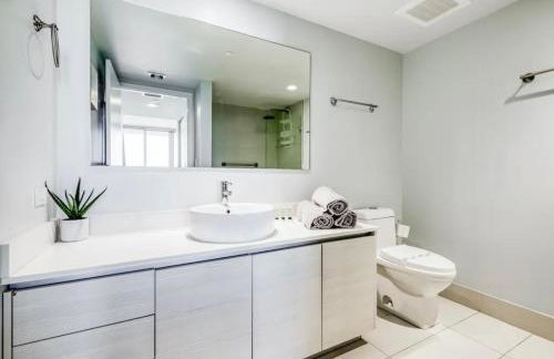 Stunning Penthouse Suite Waterfront 2BD 2BA - Foto 18