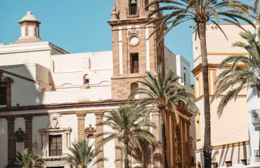 Hidden Gem GRAN TEATRO FALLA SUITES by ApartmentsinCadiz - Photo 51