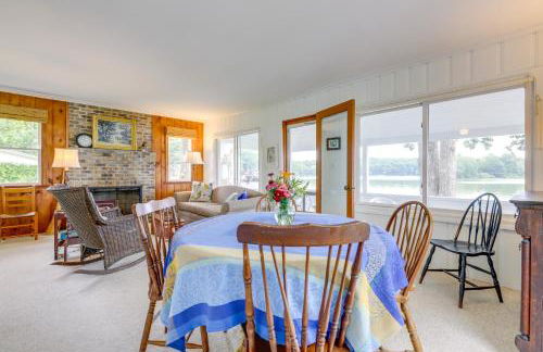 Lakefront Cottage with Covered Porch and Dock! - Foto 10