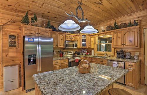 Cherry Lake Lodge with Hot Tub, Fire Pit and Game Room - Foto 8