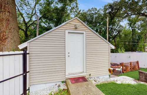 2 Mi to Beach! Hot Tub Haven in Michigan City - Foto 40