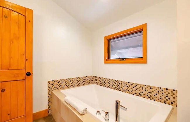 Reduced Nightly Rates! Park City Cabin, Hot Tub, Fire Pit - Sleeps 14 - Photo 113