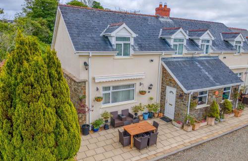 Clayford Cottage - Photo 1