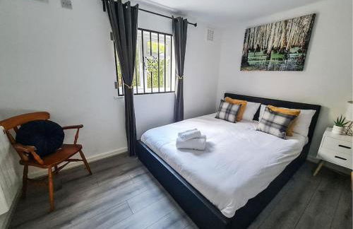 Comfy 2 bed Flat with free Parking, close to Tube - Foto 9