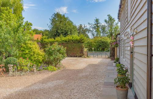 Queens Barn - Photo 37