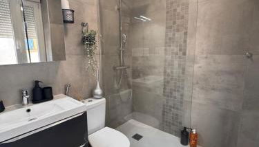 Cozy apartment 15 minutes from Lyon - Foto 3, Shower