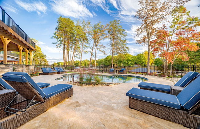 Black Bear Lodge by Avantstay Lakefront Dock Pool Theater Sleeps 20 - Foto 9