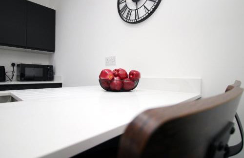 New Cardiff Bloc Exclusive Apartments By Prime Stays - Shops and Parking - Great for Groups and Families - Foto 26