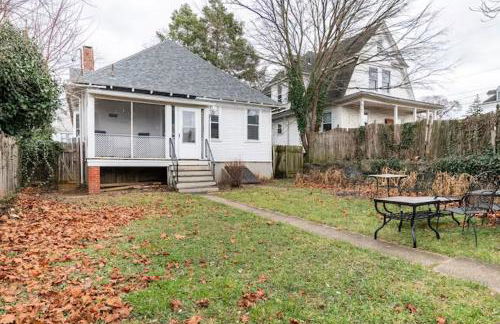 Cozy Cape Cod Bungalow King Queen WD Full Kitchen Wifi Desk - Foto 18