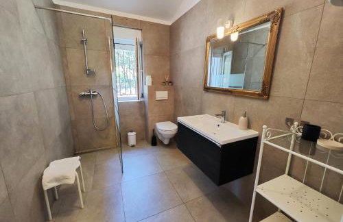 Lavender House - Photo 10