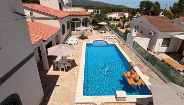 Amarella Costa Dorada - Alojamientos privados en villa mediterránea con amplia piscina y zonas BBQ - Foto 5