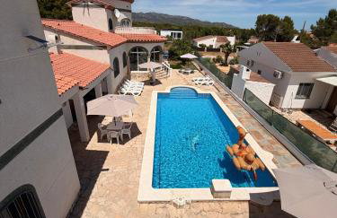Amarella Costa Dorada - Alojamientos privados en villa mediterránea con amplia piscina y zonas BBQ - Foto 5