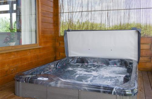 Hazel Lodge - Photo 2