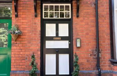 Stylish Apartment With Secure Parking Close to City - Photo 5