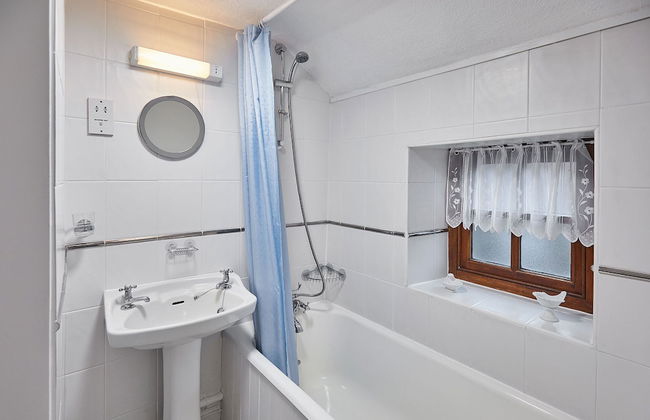 Host Stay Lavender Cottage - Photo 10