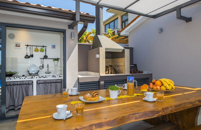 Villa with Swimming Pool, Outdoor Kitchen, Sauna, Hot Tub, Play Area, Sea View - Foto 52