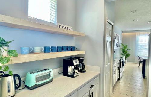 Family Retreat 6BR Villa with Private Pool, Spa & Theater near Disney - Foto 15