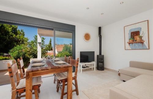 Holiday home with large sunny terrace, Costabella - Foto 16
