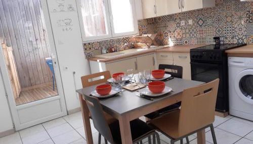 L'artistique, 4 lits, 2 chambres, stationnement gratuit, spacieux, atypique - Foto 4