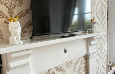 THE LAZY LION - Spacious 2 Bedroom - Town Centre Holiday Home Apartment - Photo 19