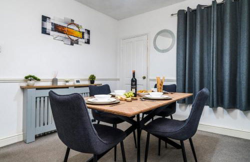 2 Bedroom House, 5 Single Beds, Fast WiFi - Photo 14