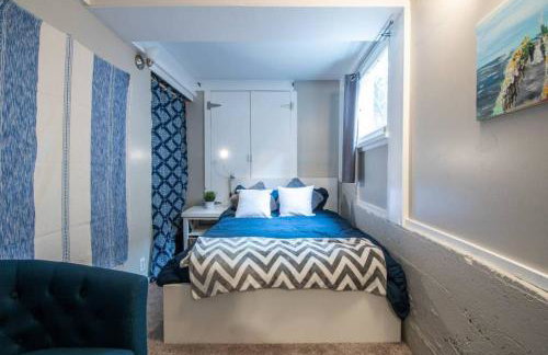 Central 2 bedroom unit with 3 beds and 3 large TVs - Photo 33