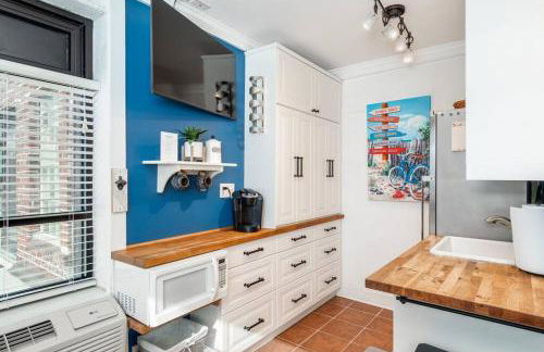 Why Knot Getaway…Rooftop with WaterView! Unit F - Foto 36