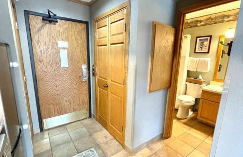 Ski in Ski out Cozy Studio Condo, Pool, Hot Tub, Views of Moose Mtn - Foto 6