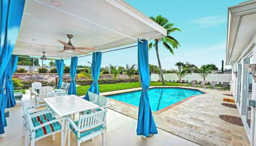 NEW Waterfront Tropic Oasis - Heated Pool, Canal, Dock, Air Hockey - Foto 2
