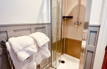 Carlton Guest Suites - Weymouth - Photo 4