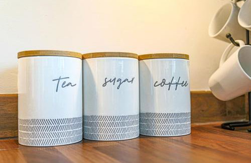 Grace House - Prime Location - Driveway Parking, Pool Table, Fast Wifi, Self Check-In and Smart TV with Sky TV and Netflix by Yoko Property - Photo 29