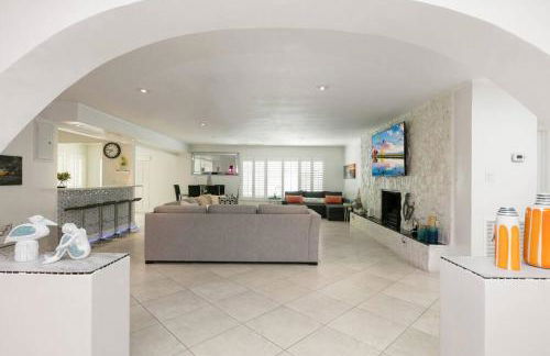 ~Villa Victoria Luxury! (Pool)~1 mile from beach - Foto 63