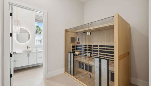 La Villa Nadia - Lakefront Luxury Vacation Rental in Destiny with Private Pool - Foto 4