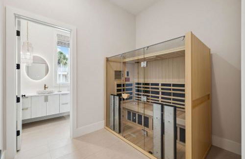 La Villa Nadia - Lakefront Luxury Vacation Rental in Destiny with Private Pool - Foto 4