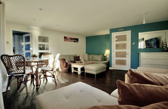 St Georges Balcony Suite - Photo 7