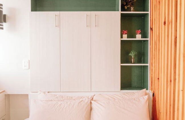 Sleek & Stylish Urban Loft - Photo 3