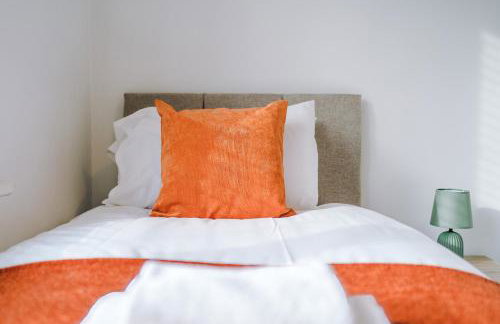 Modern 3 Bedroom House Perfect for Short and Long Stays - Foto 30