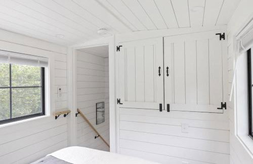 Haven Tiny House w hot tub on river near Stowe - Foto 7