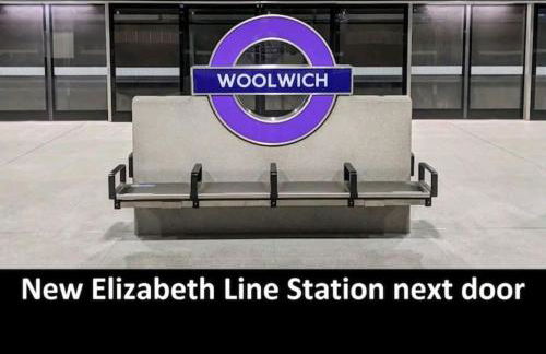 Snuggle Inn - Riverside Apartments - Views Over looking London River Thames, Close to O2 Arena, London Excel, London City Airport, Thames Clipper- River Boat Service, Woolwich Ferry, Onsite parking, TWIN ROOM OPTION available - Foto 37