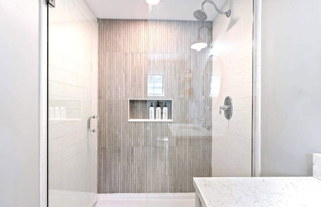 Beachwood Getaway Sleeps 10! - Photo 29