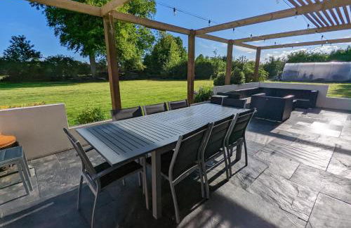 Unique, Spacious, Self-Built Eco Home with huge garden and movie room - Photo 44