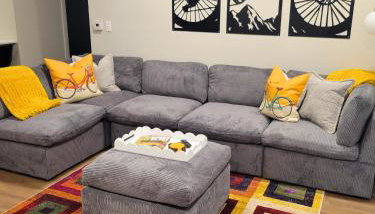 Luxe King Suite, Cozy Sectional, Gym, Pool, Amp - Foto 1