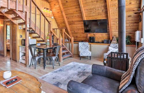 Cozy A-Frame with Hot Tub Near Arrowbear Lake! - Foto 5