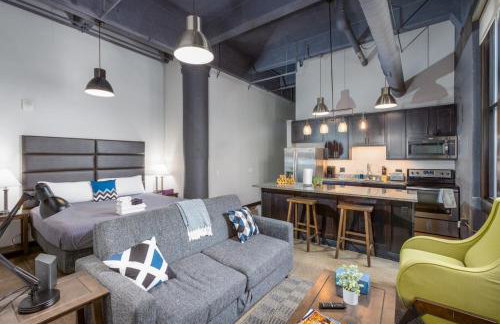 Steps 2 Everything! - KING Bed - Amazing Roof and Gym - Foto 1