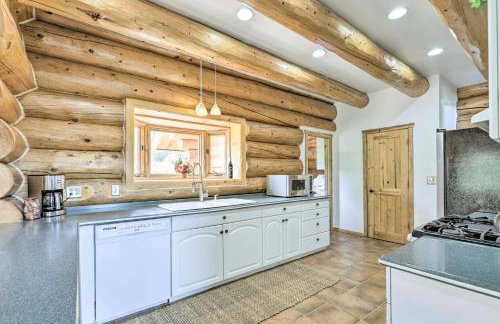 Mountain Retreat w/ Deck: Ski, Soak, Golf & Hike! - Foto 10