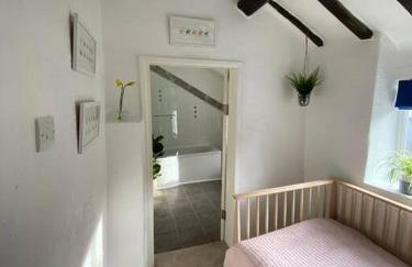 1750's cottage with open fire and beams - Foto 36