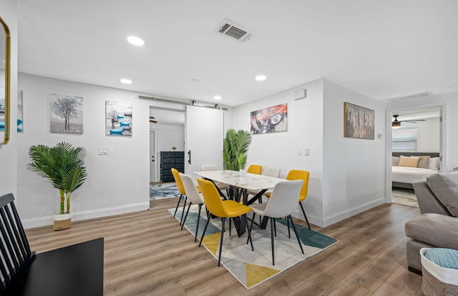 Paradise Haven- Amazing 4BR Oasis With Pool - Foto 31