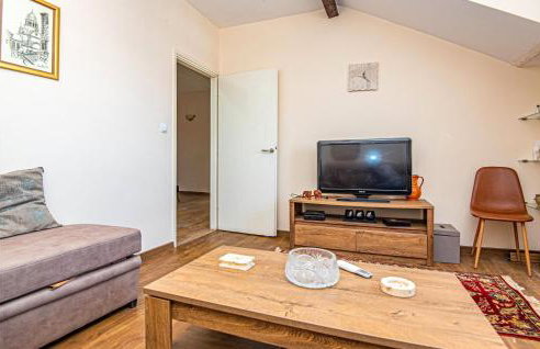 5 Bedroom Lovely Apartment In Raslina - Foto 4