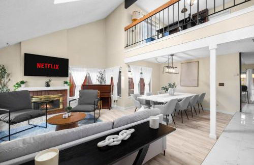 Mira Mesa Family Retreat 4BR with Balcony and Firepit - Photo 15